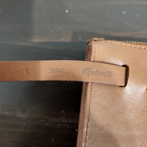 Madewell The Simple Pouch Belt Bag in English Saddle - Picture 10 of 13